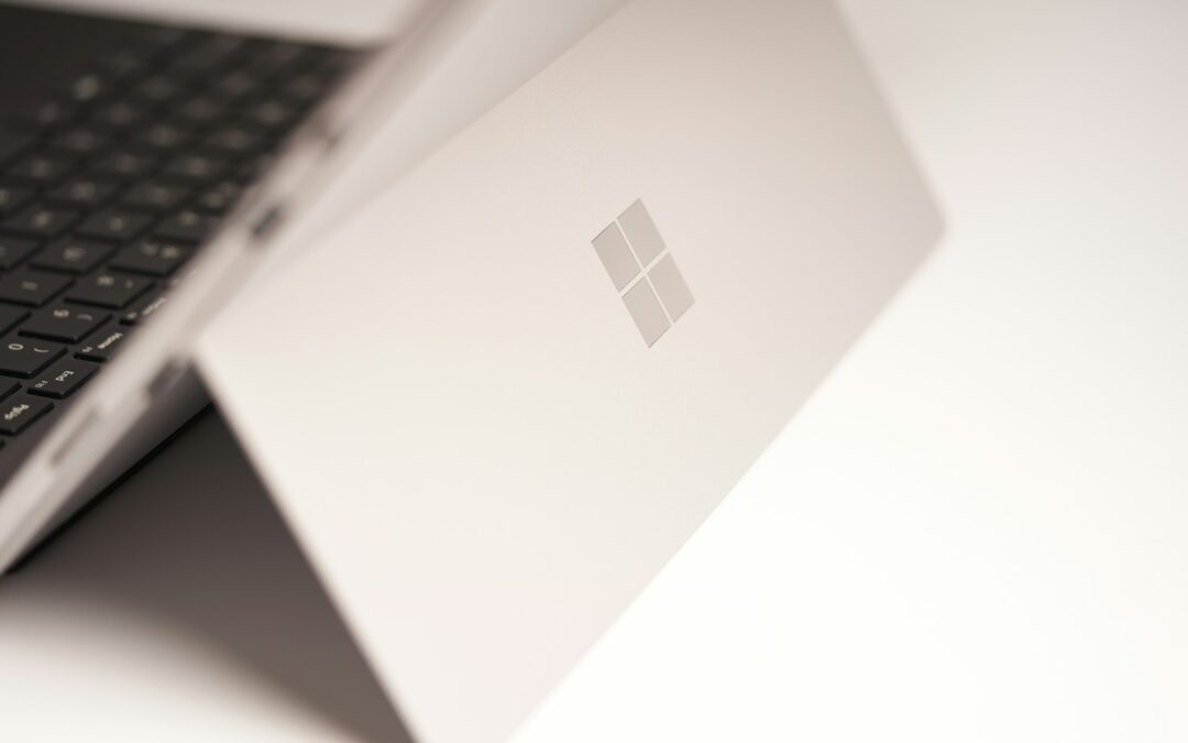 white-laptop-computer-on-white-table